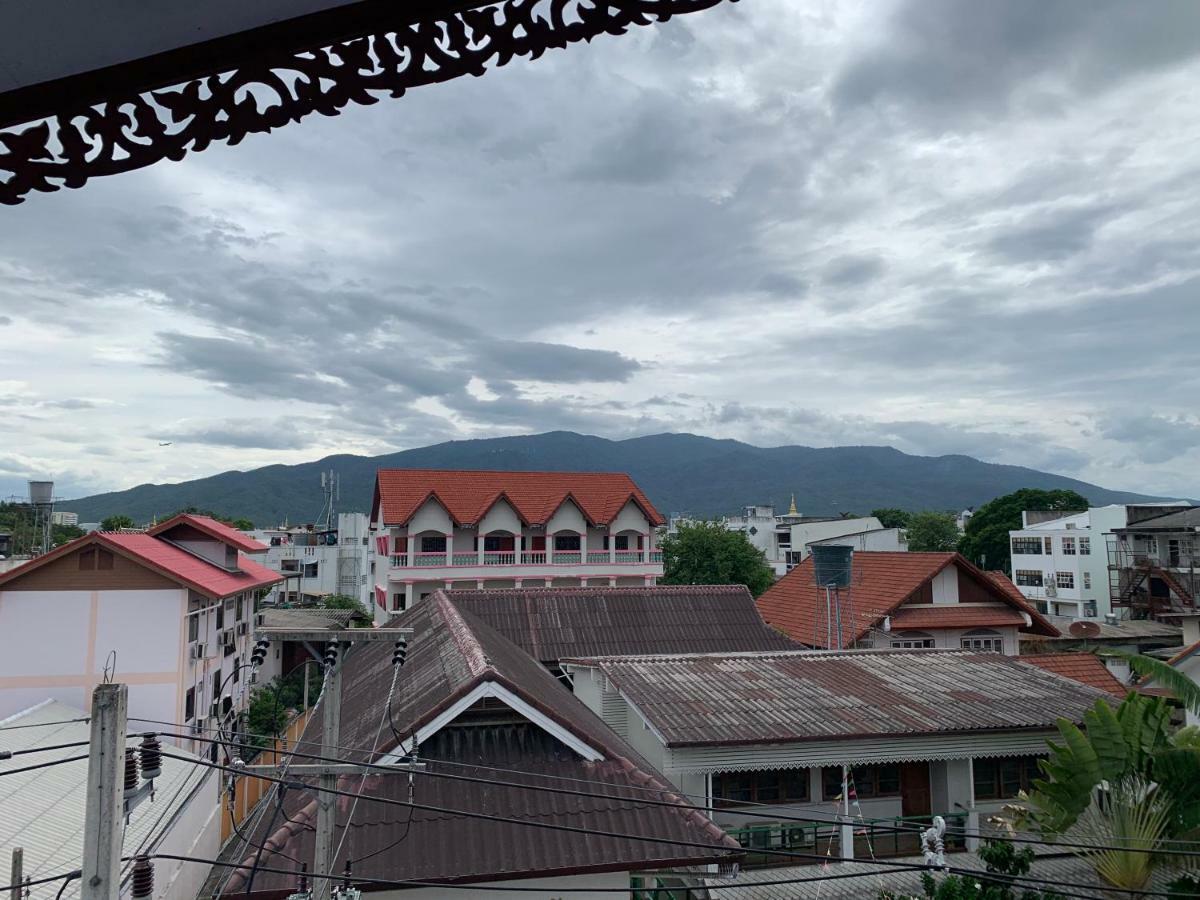 You&Me Hostel Чиангмай Экстерьер фото